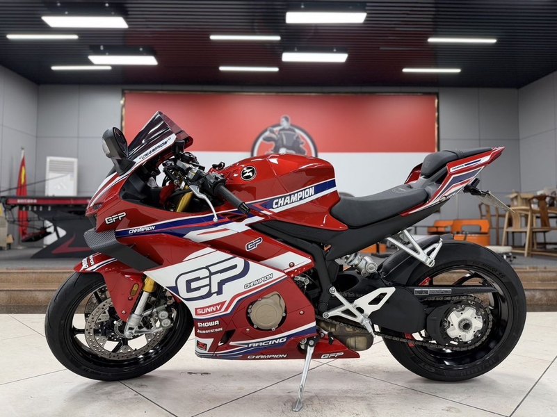 张雪机车 500RR