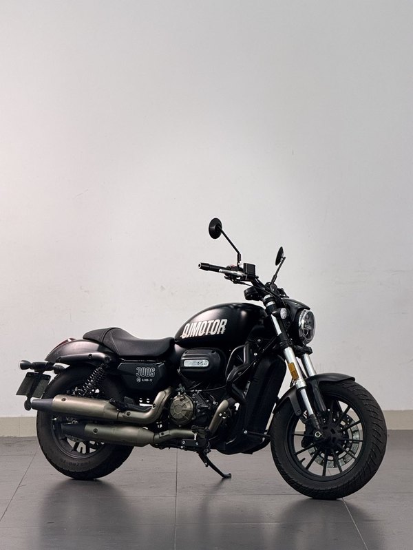 QJMOTOR 闪300S
