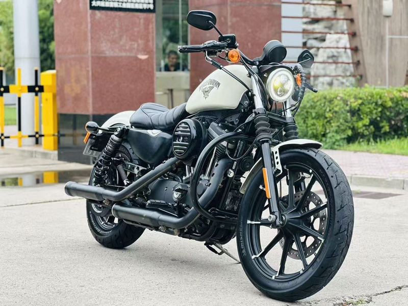 哈雷戴维森 Iron883 硬汉