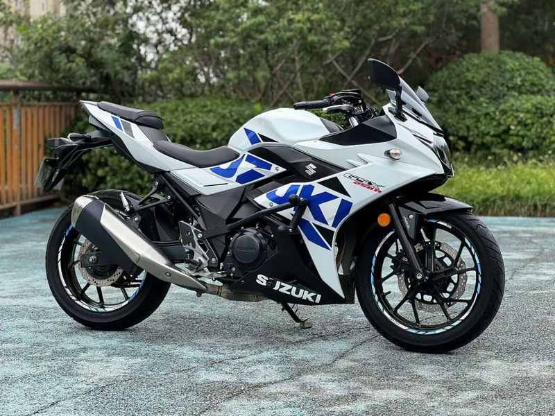 豪爵铃木 GSX250R