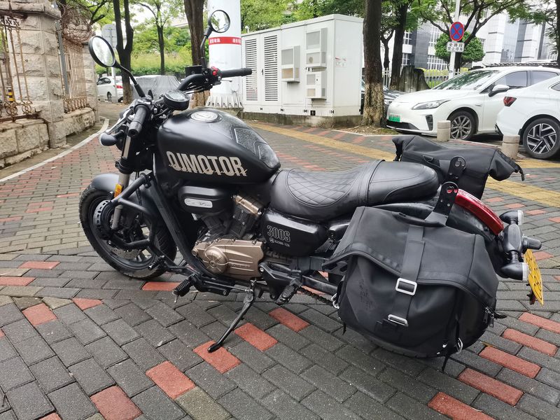 QJMOTOR 闪300S