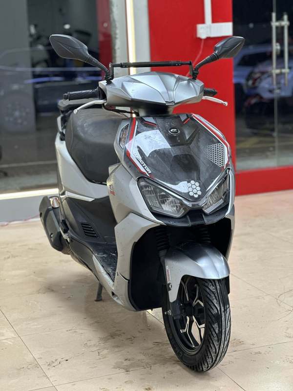 QJMOTOR 鸿150RS