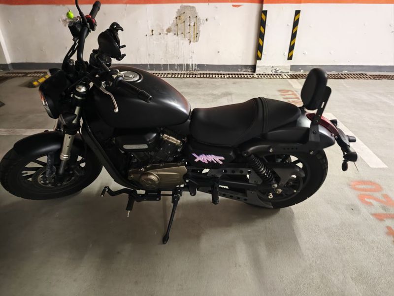 QJMOTOR 闪300S