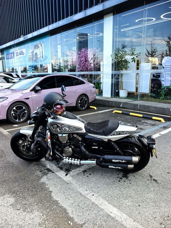 QJMOTOR 闪600