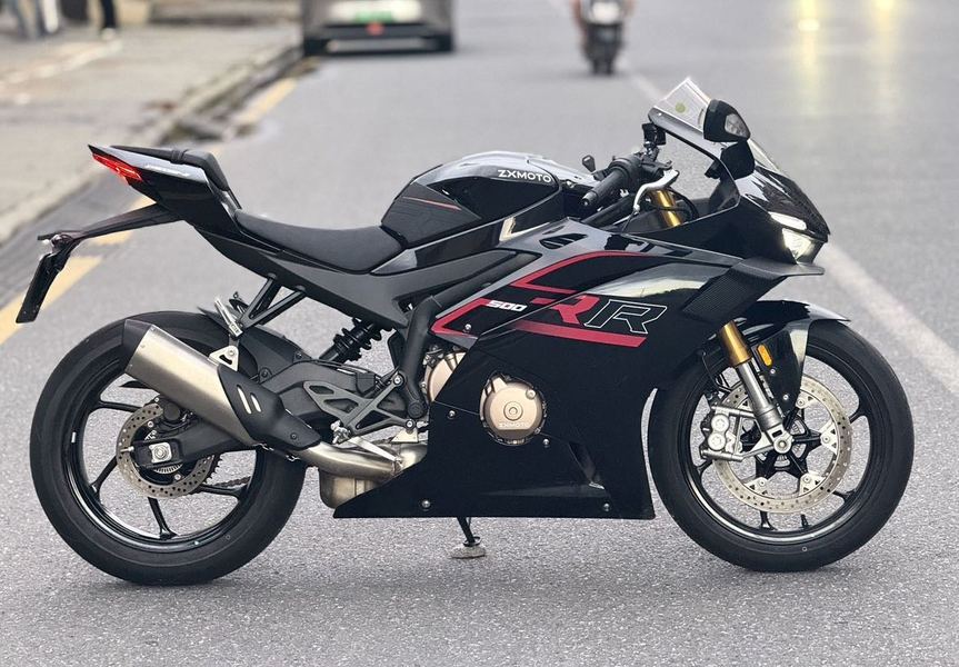 张雪机车 500RR