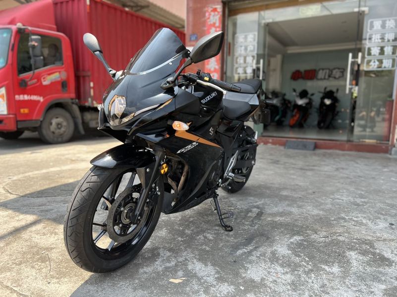 豪爵铃木 GSX250R