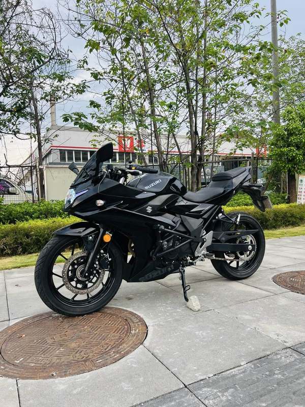 豪爵铃木 GSX250R