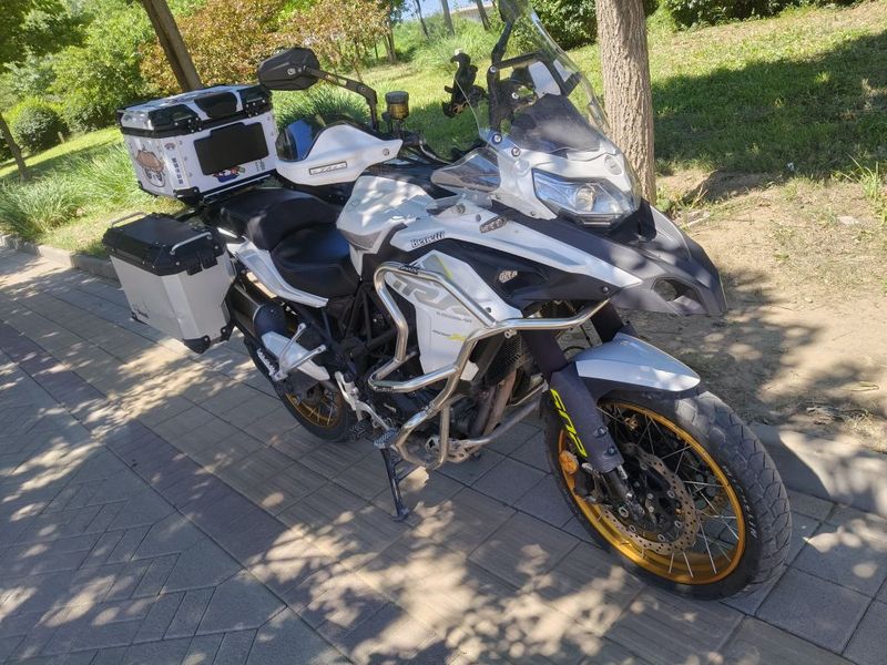 贝纳利 金鹏 TRK502