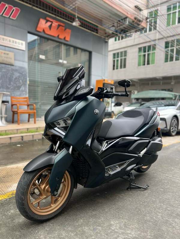 雅马哈 XMAX