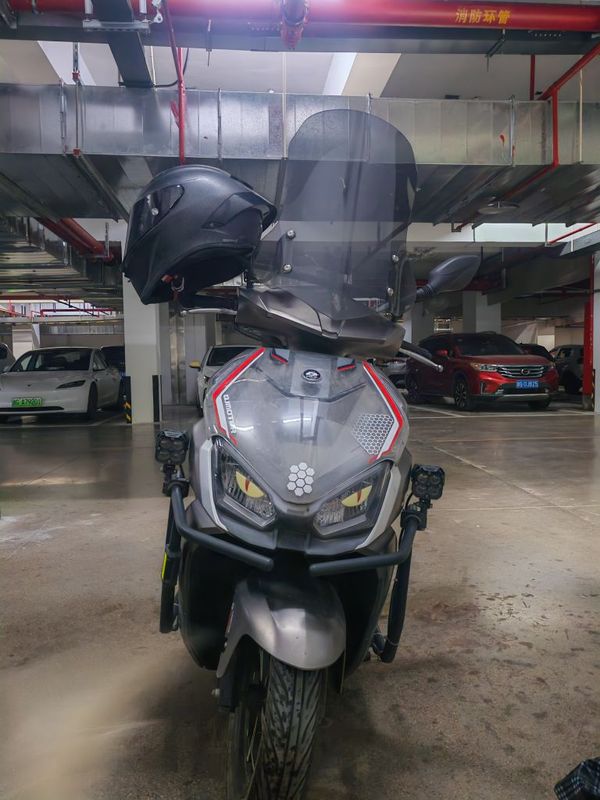 QJMOTOR 鸿150RS