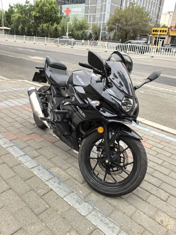 豪爵铃木 GSX250R