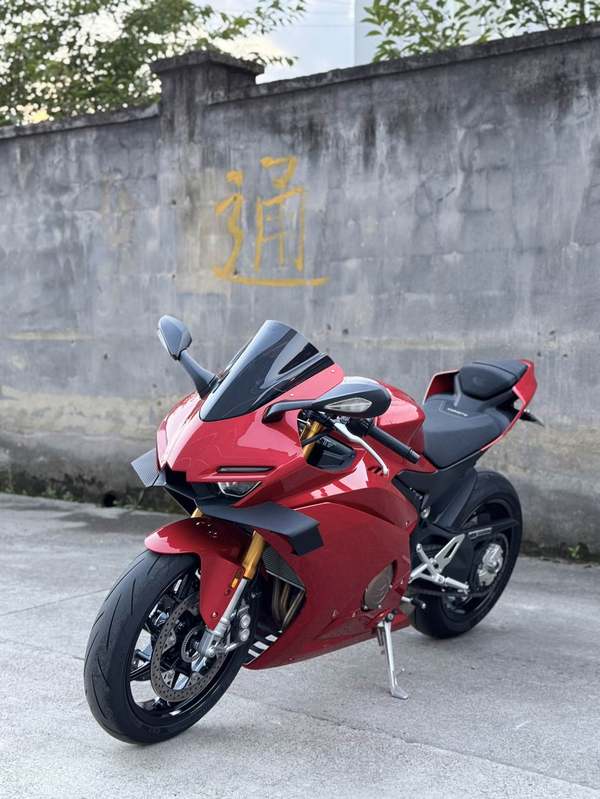 张雪机车 500RR