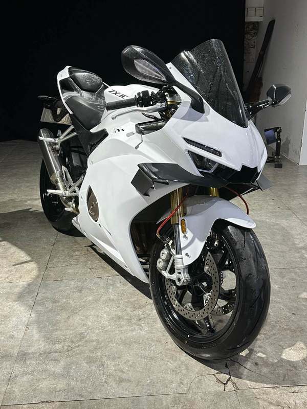 张雪机车 500RR