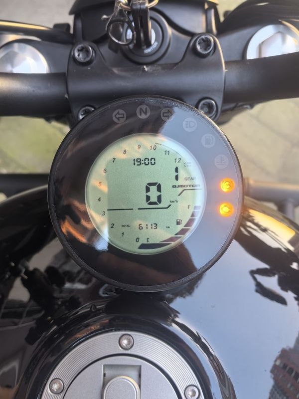 QJMOTOR 闪300S