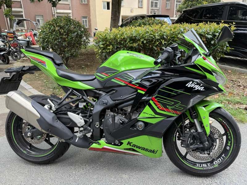 川崎 ZX-4R
