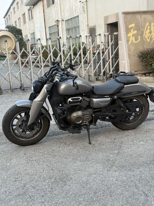 QJMOTOR 闪400