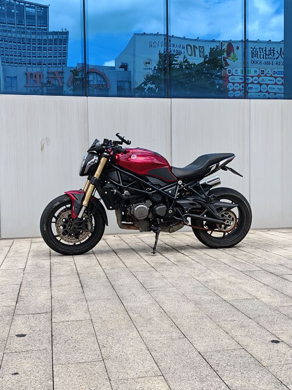 贝纳利 752S