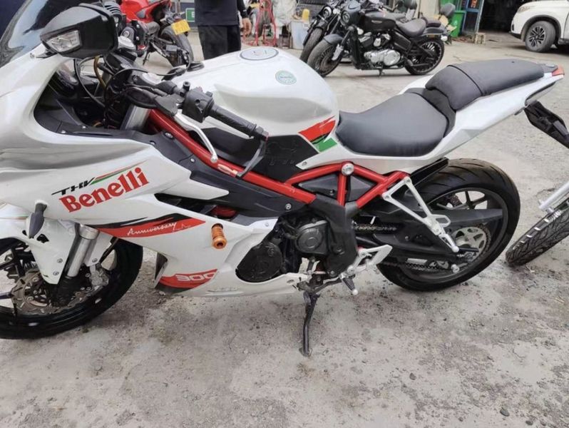 贝纳利 龙卷风 Tornado 302R