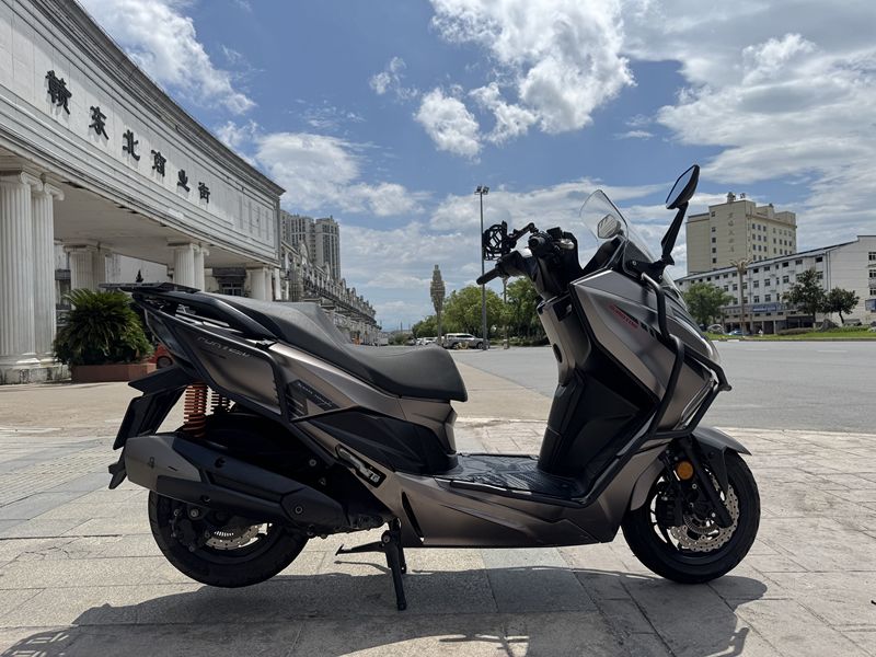 QJMOTOR 鸿250