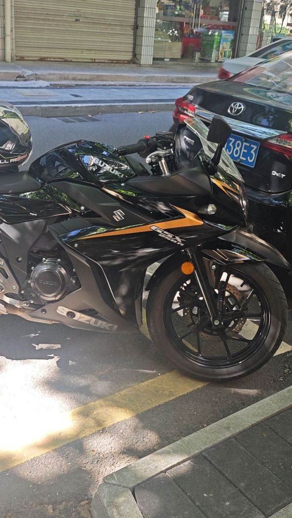 豪爵铃木 GSX250R