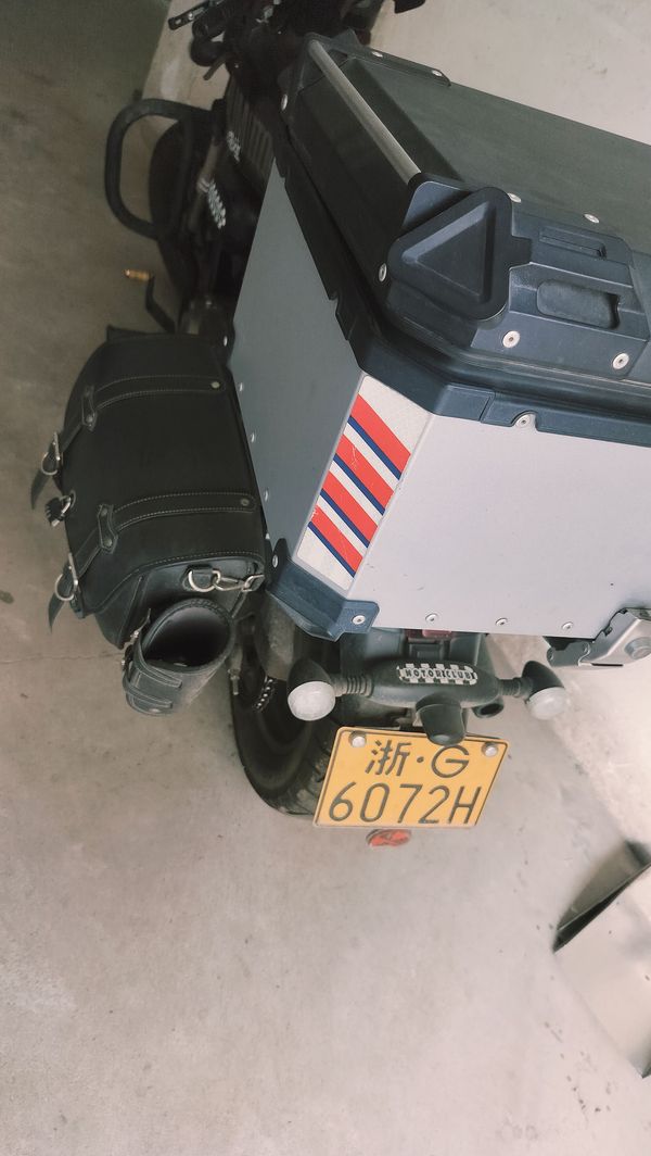 QJMOTOR 闪300S