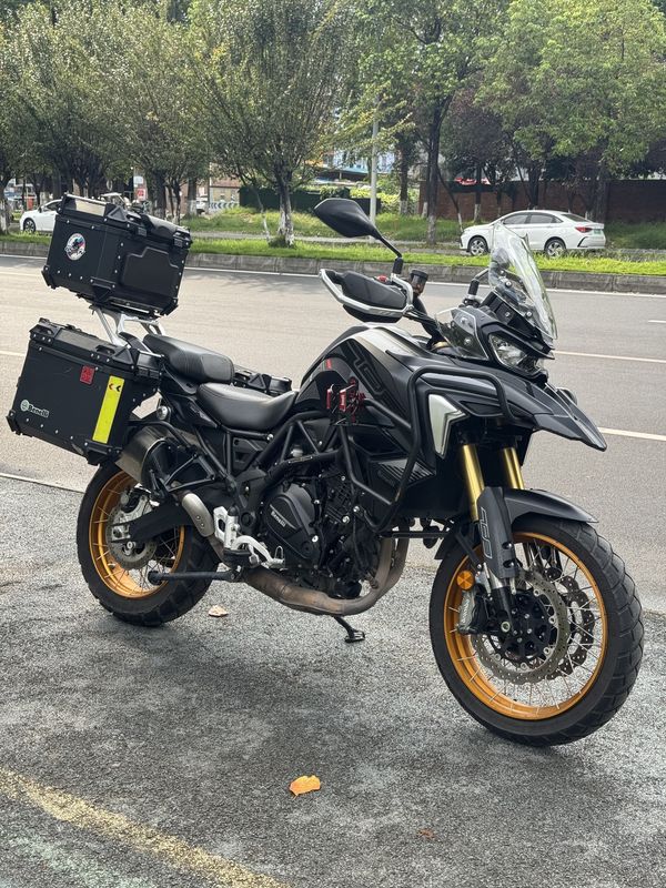 贝纳利 TRK702