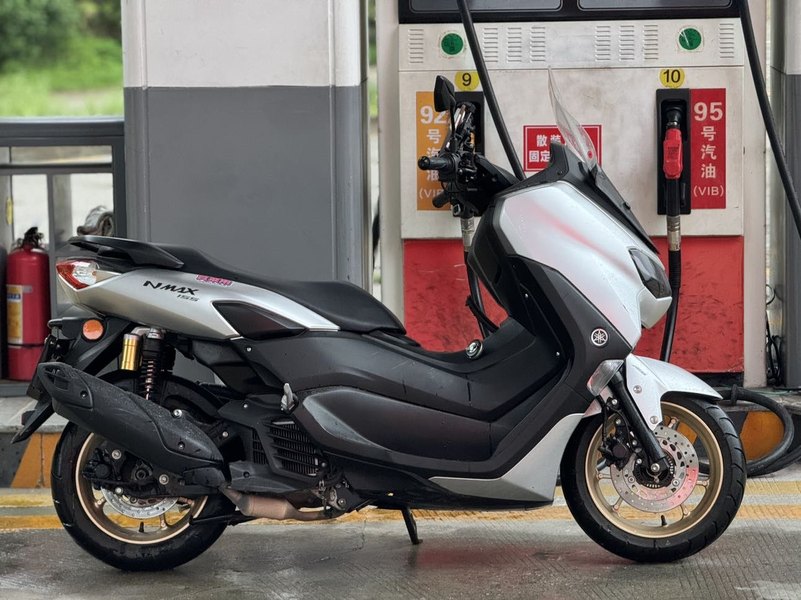 雅马哈 NMAX