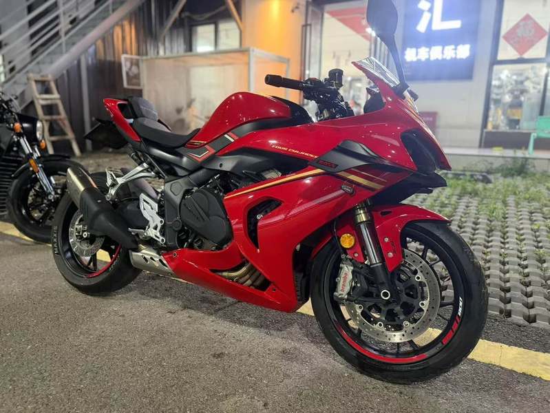 QJMOTOR 赛800