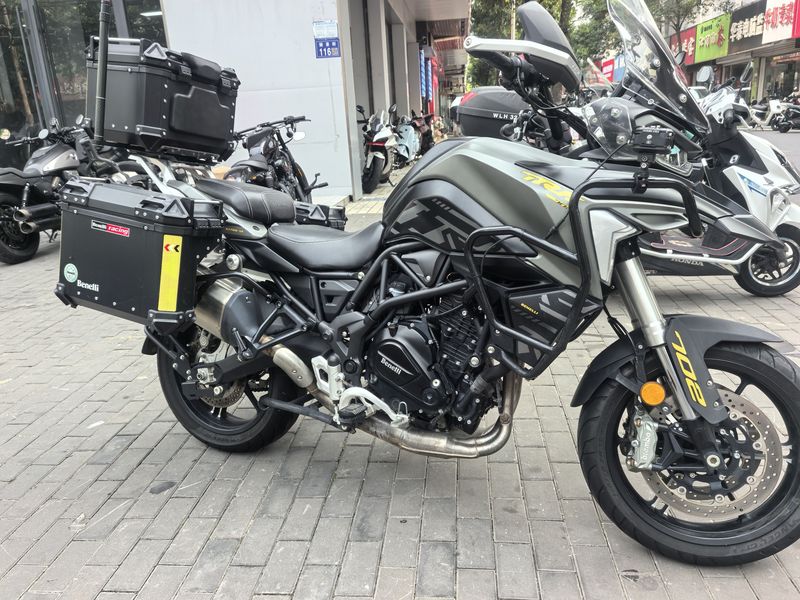 贝纳利 TRK702