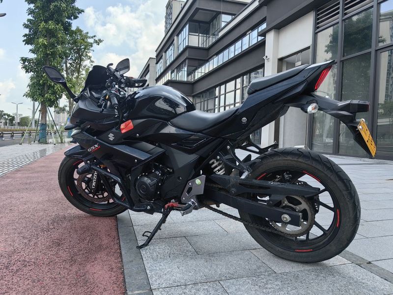 豪爵铃木 GSX250R