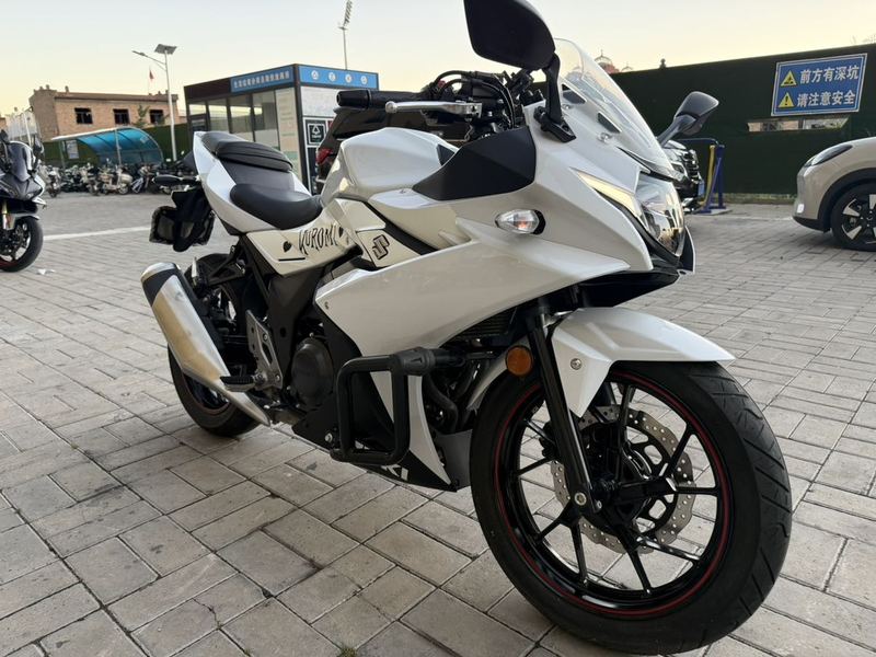 豪爵铃木 GSX250R