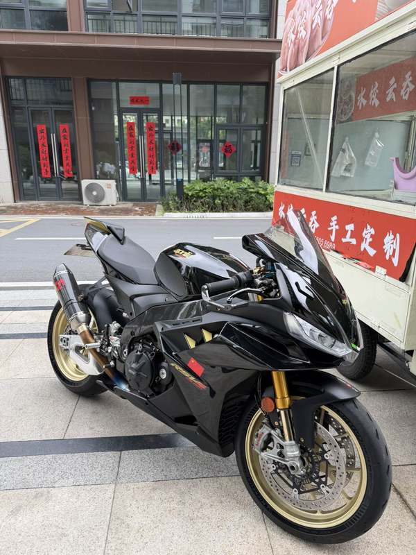 阿普利亚 RSV4