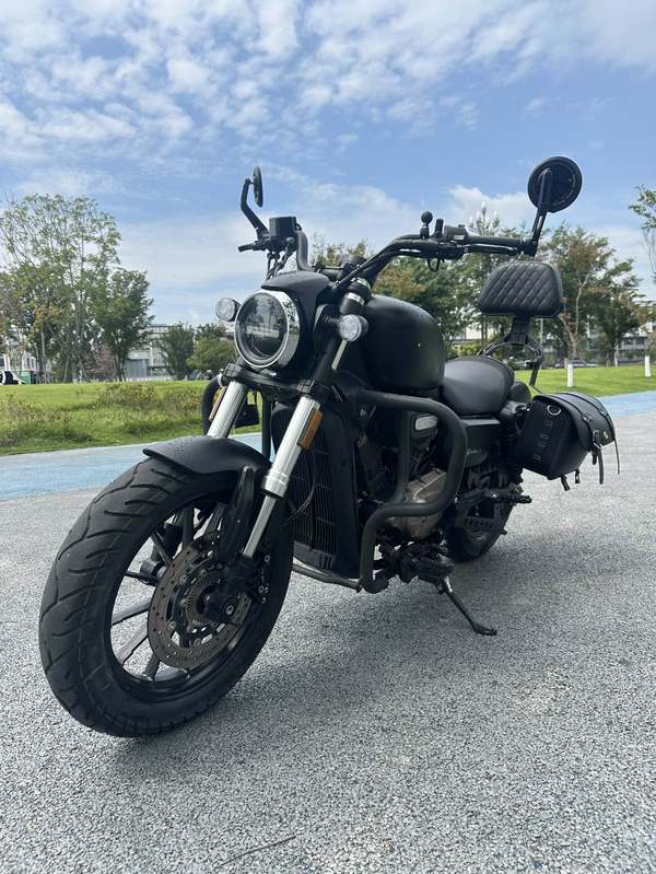 QJMOTOR 闪300S