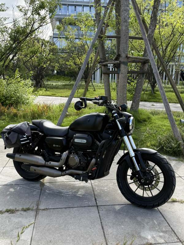 QJMOTOR 闪300S