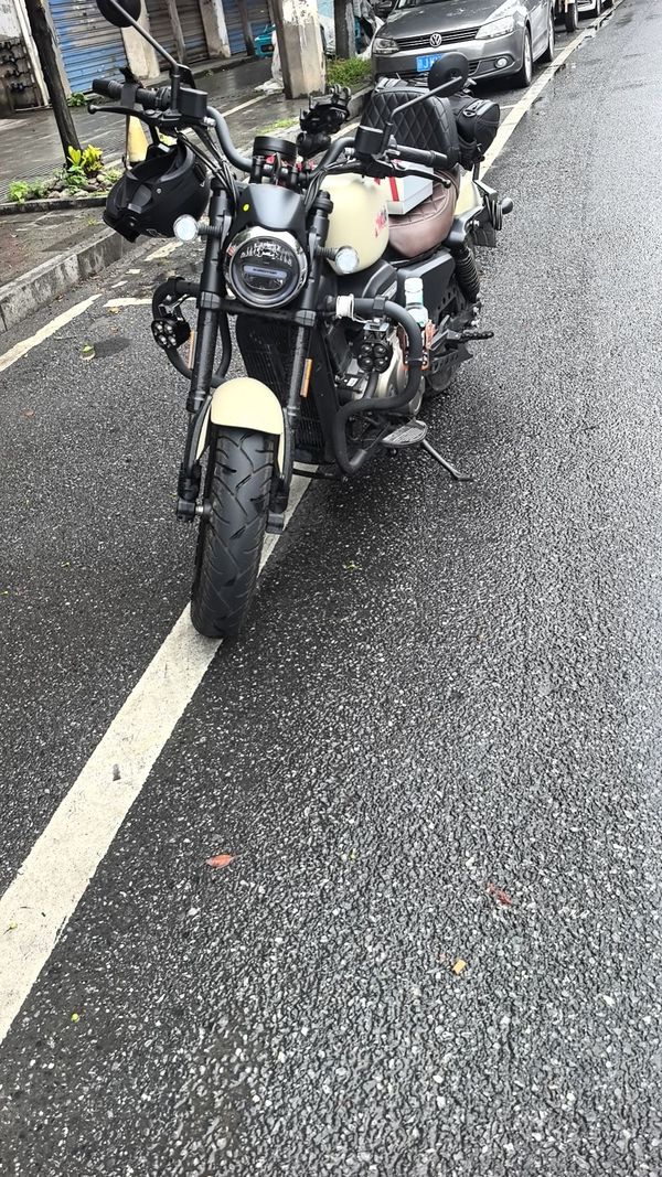 QJMOTOR 闪300S