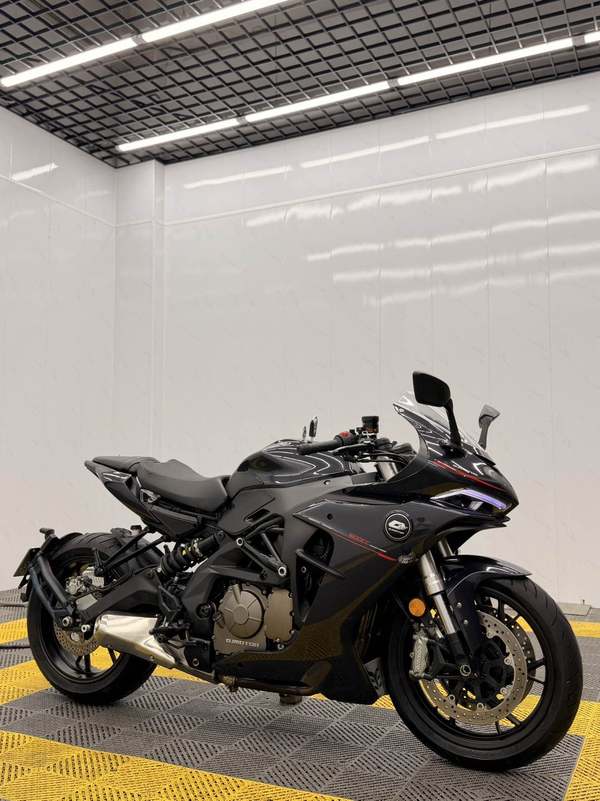 QJMOTOR 赛600