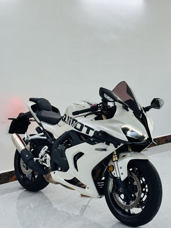 QJMOTOR 赛800