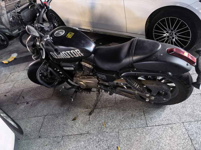 QJMOTOR 闪300S