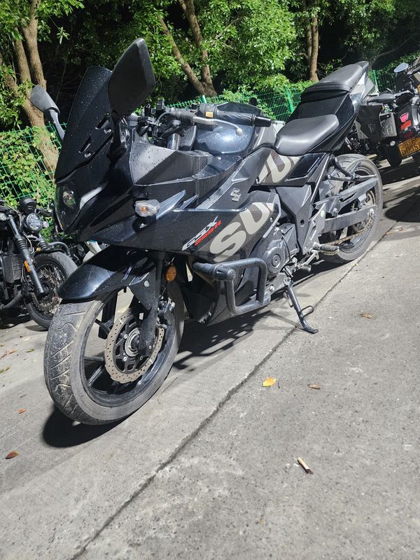 豪爵铃木 GSX250R