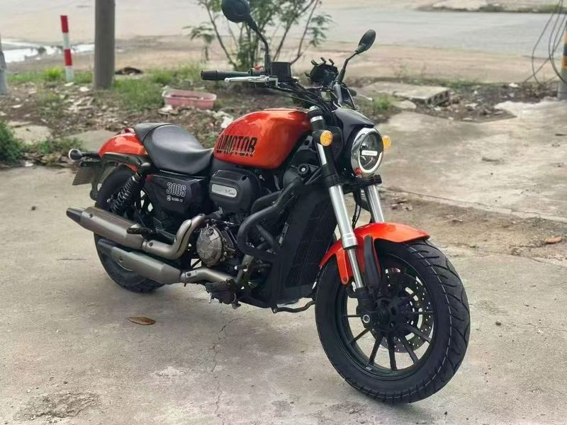QJMOTOR 闪300S