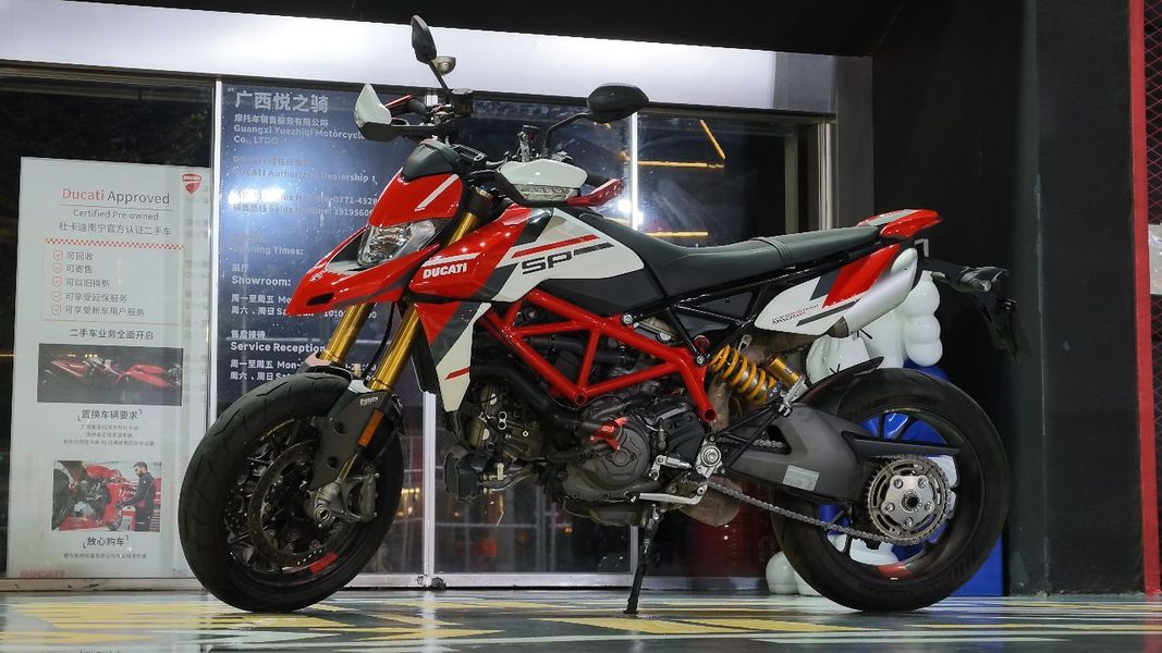 杜卡迪 Hypermotard 950