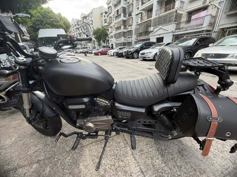 QJMOTOR 闪300S