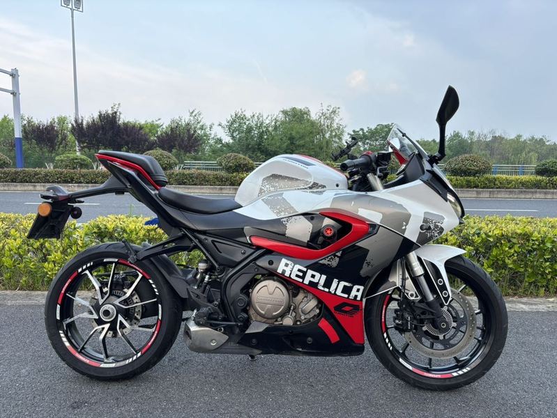QJMOTOR 赛250