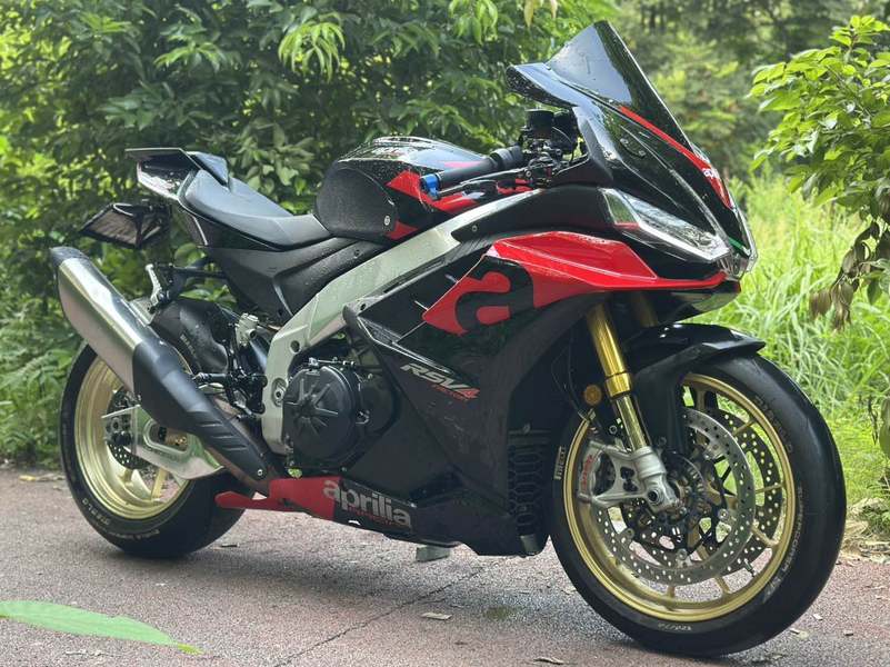 阿普利亚 RSV4