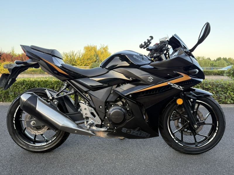 豪爵铃木 GSX250R