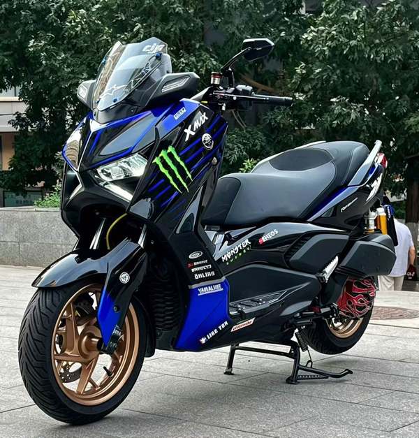 雅马哈 XMAX