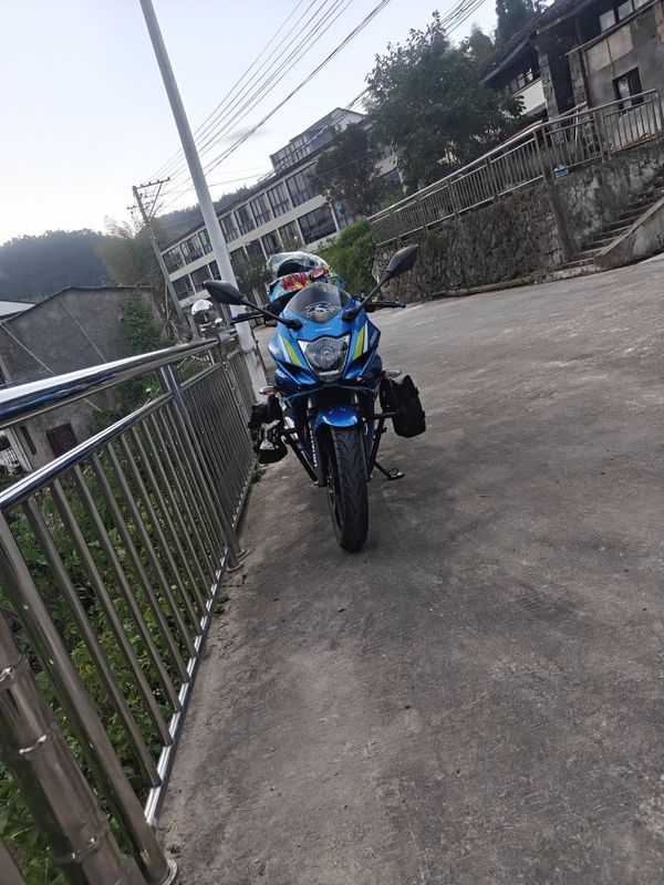 济南铃木 极客飒 Gixxer 155