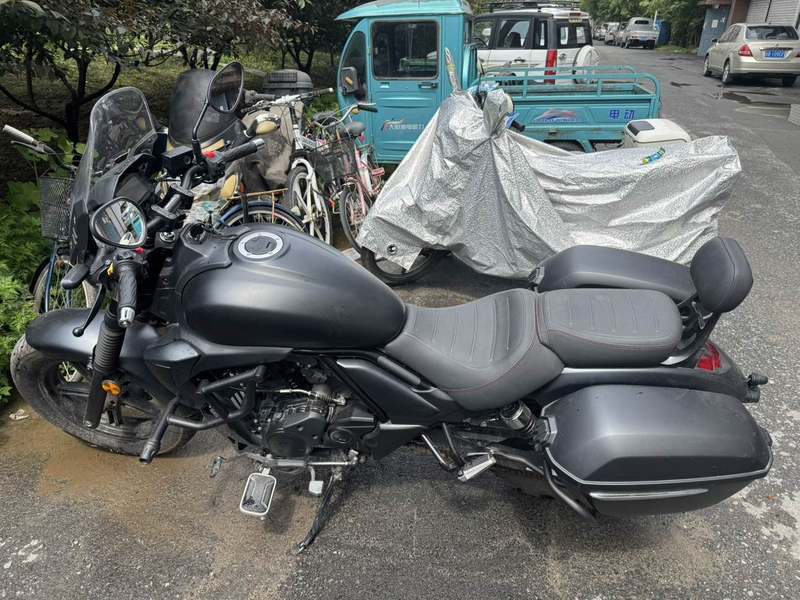 豪爵 TR300