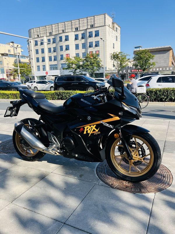 豪爵铃木 GSX250R
