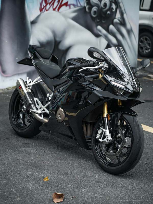 张雪机车 500RR